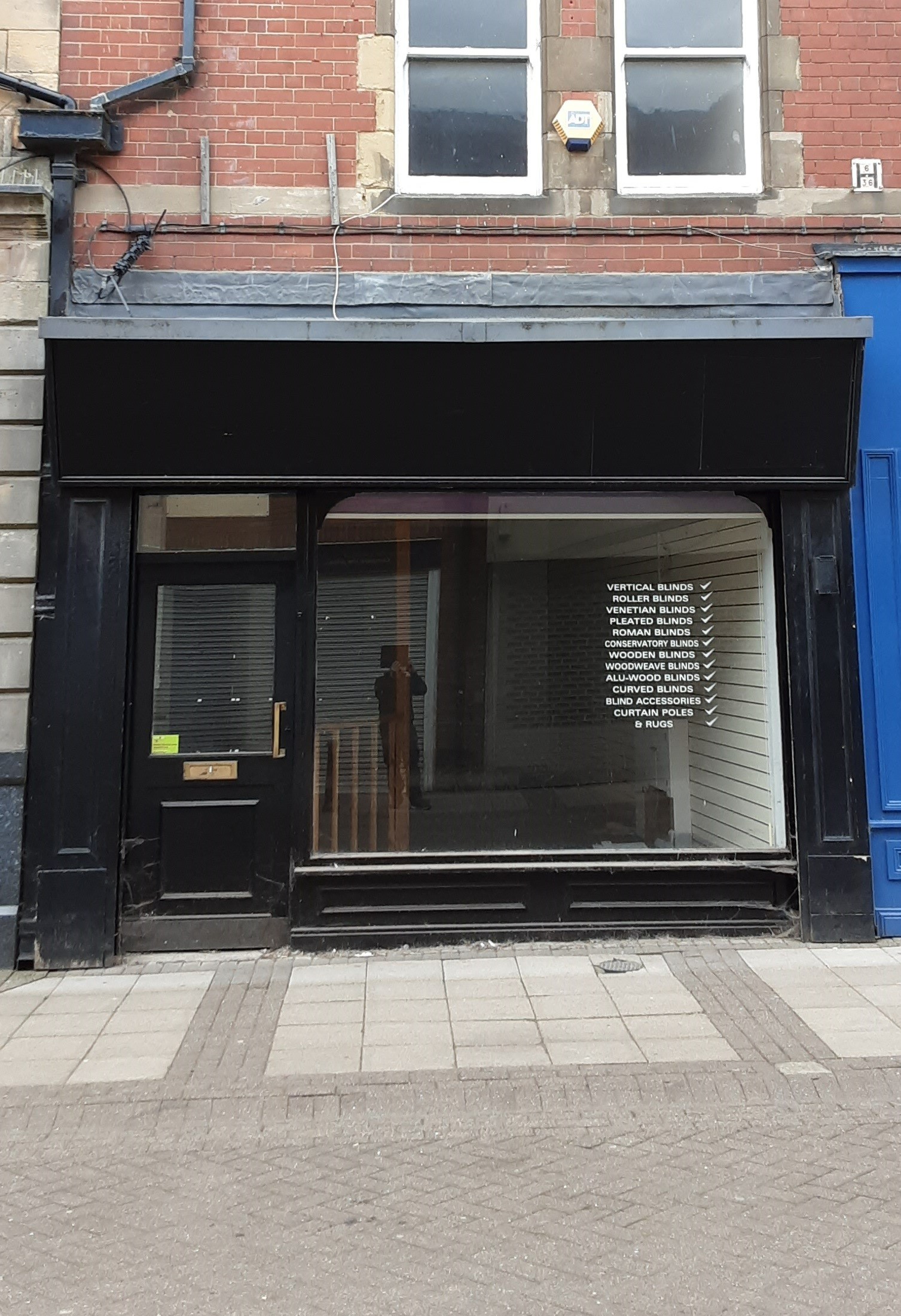 Image of front of building before transformation into Moss and Ivy Cafe and gift shop.